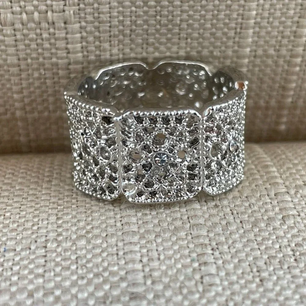 Women Ring Silver Tone Rings Fashion Jewelry Crystal Accent Size 11 - Picture 3 of 8